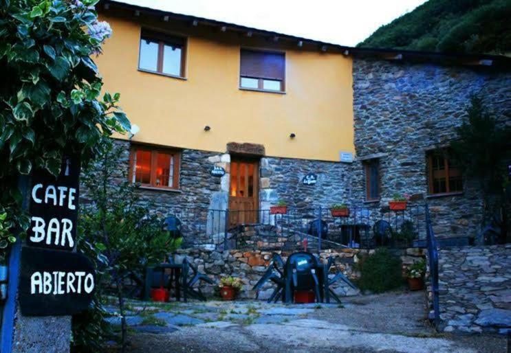 Casa Rural La Fuente Tejedo del Sil Eksteriør billede