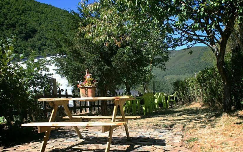 Casa Rural La Fuente Tejedo del Sil Eksteriør billede
